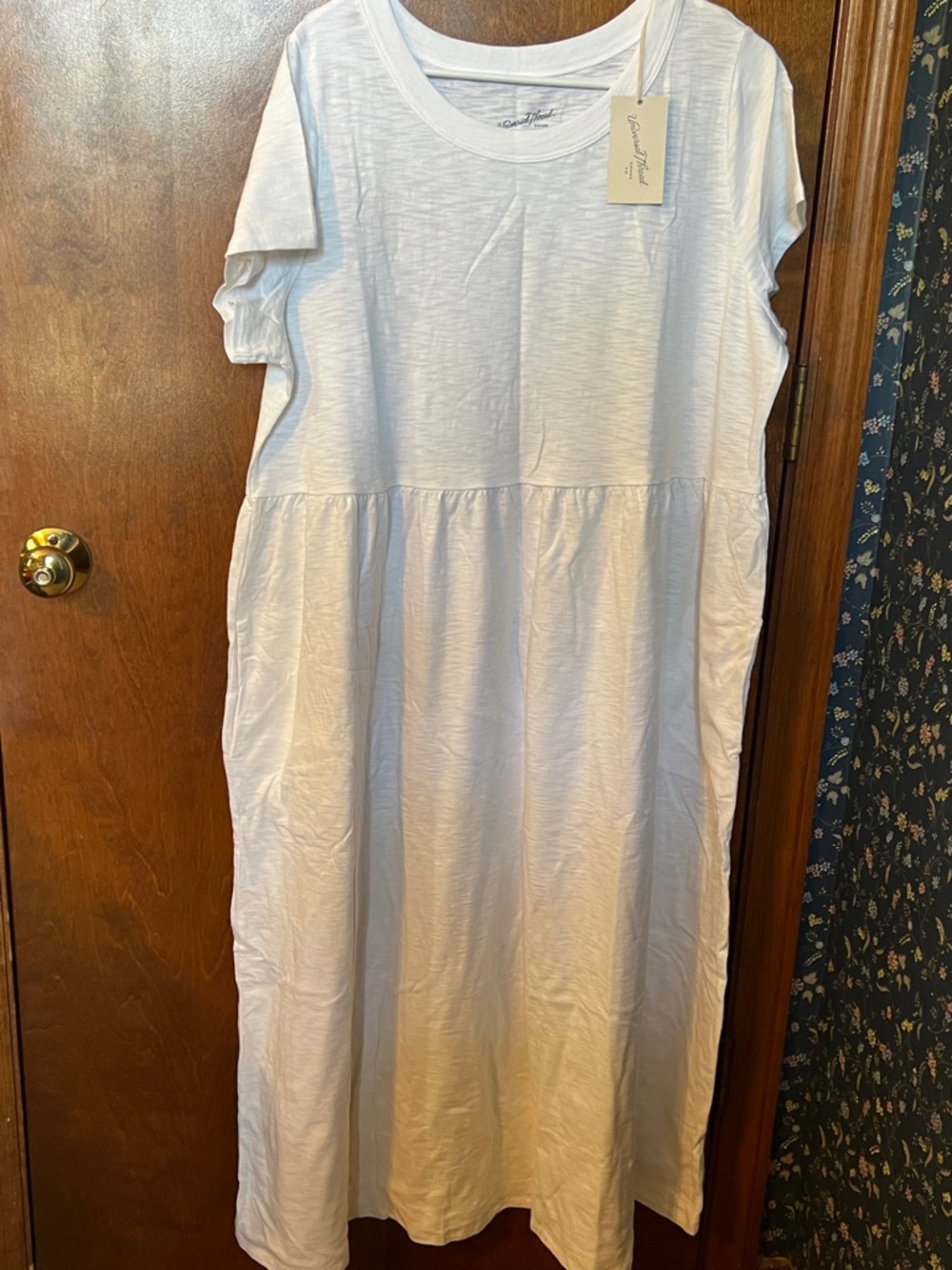 Universal Thread White Lightweight Knit Tee